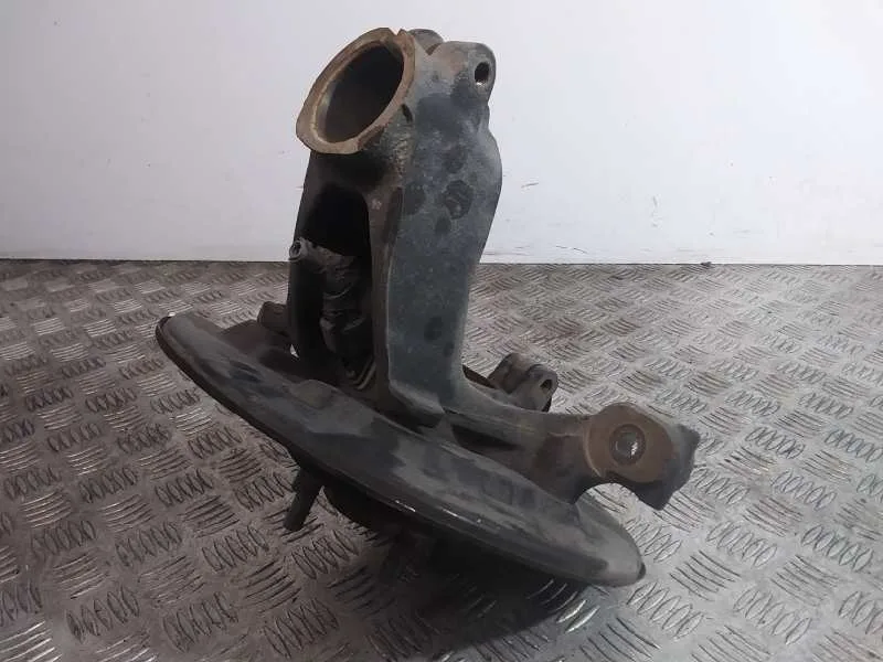 Mangueta Delantera Izquierda para Ford Focus Turn.
