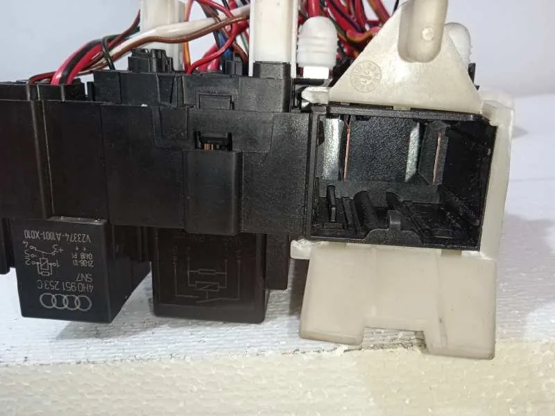 Caja Reles / Fusibles para Volkswagen Arteon (3H8)
