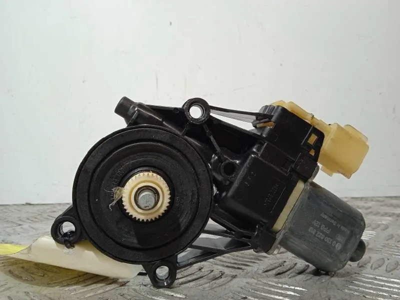 Motor Elevalunas Delantero Derecho para Ford Fiesta (Ccn)