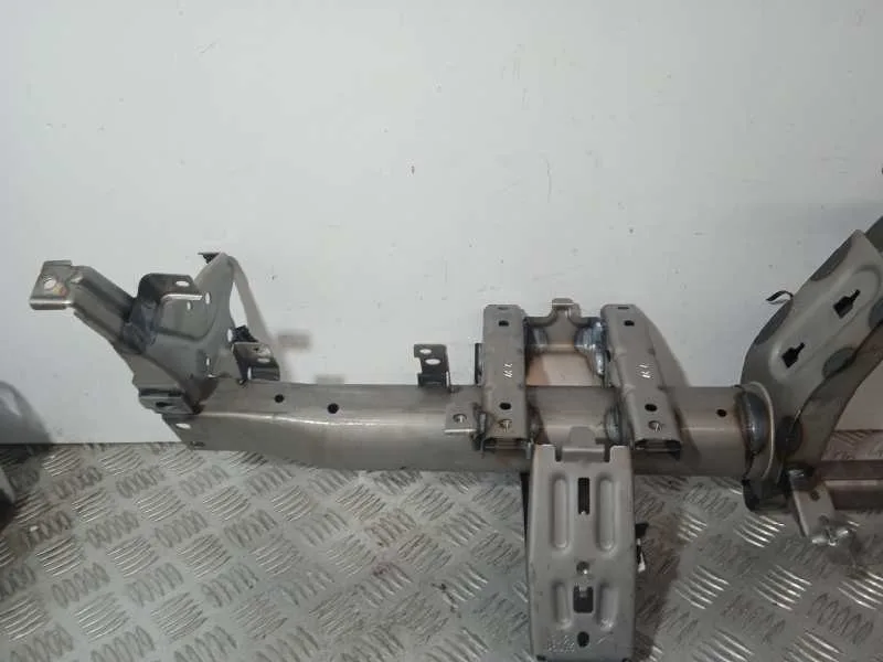 Travesano Superior para Volkswagen Arteon (3H8)