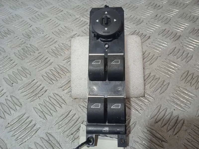 Mando Elevalunas Delantero Izquierdo para Ford Fiesta (Ccn)