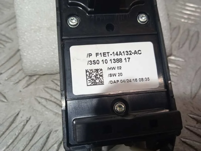 Mando Elevalunas Delantero Izquierdo para Ford Fiesta (Ccn)