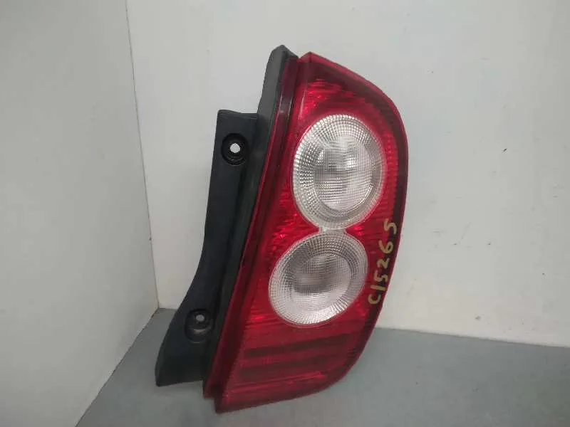 Piloto Trasero Derecho para Nissan Micra (K12E)