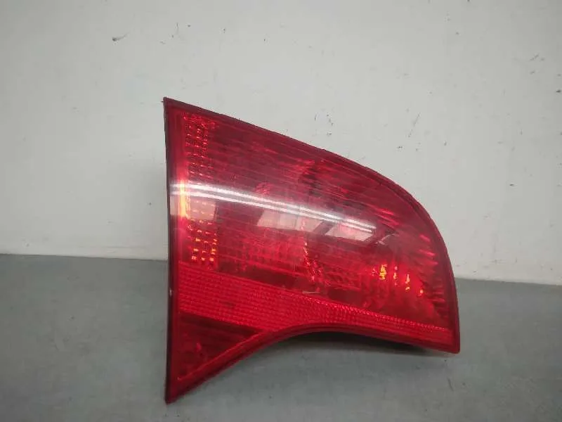 Piloto Trasero Izquierdo Interior para Audi A4 Avant (8E)
