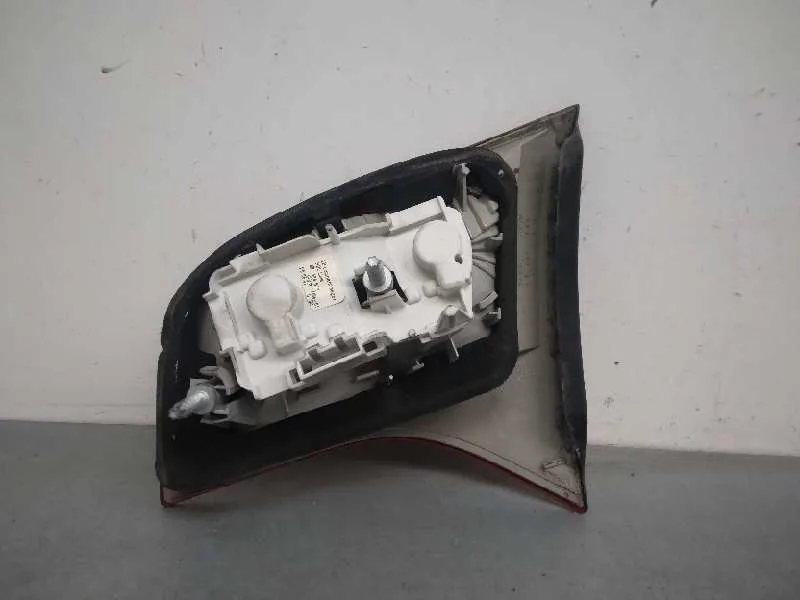 Piloto Trasero Izquierdo Interior para Audi A4 Avant (8E)