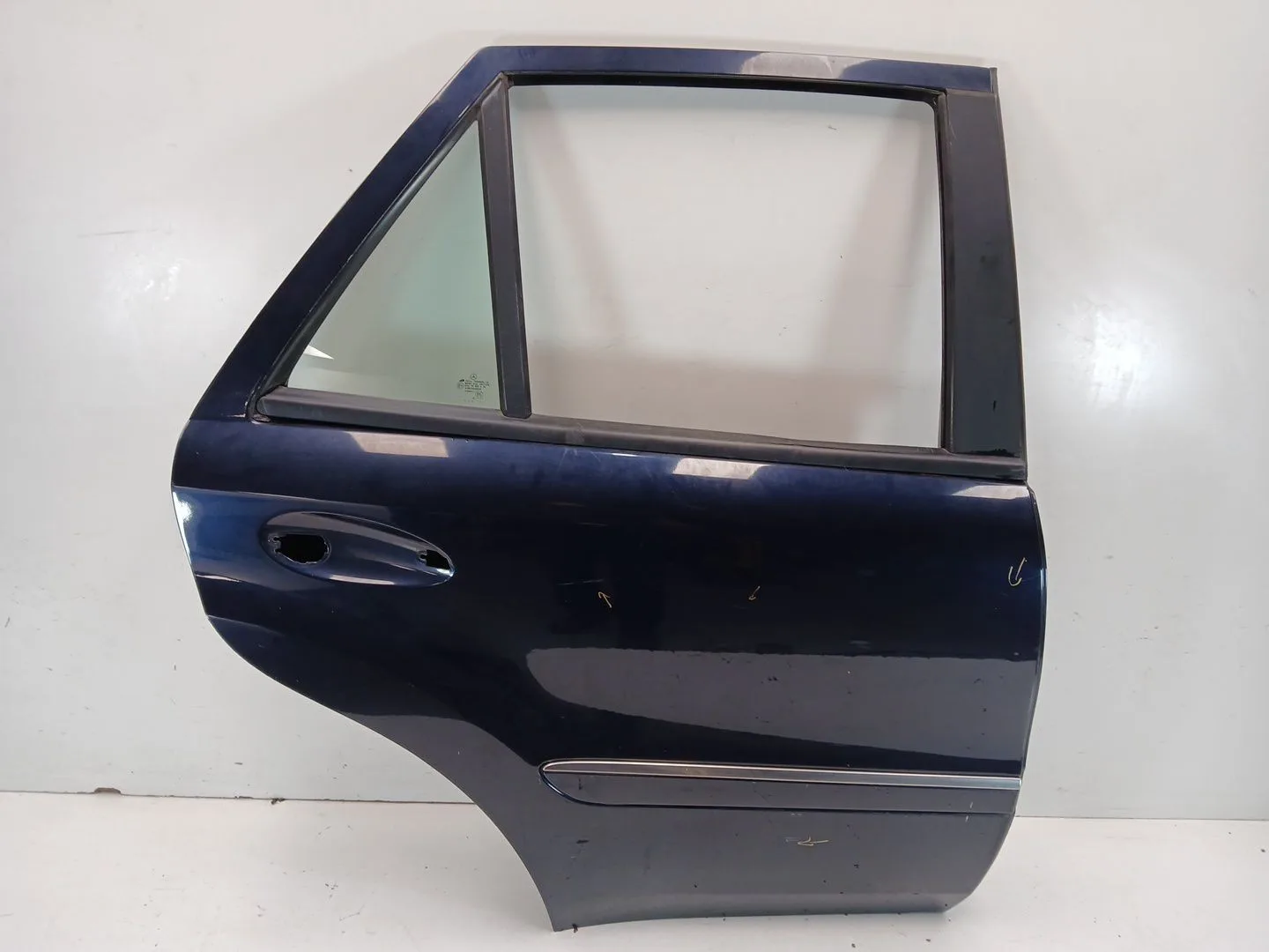 Puerta Trasera Derecha para Mercedes-Benz Clase M (W164)
