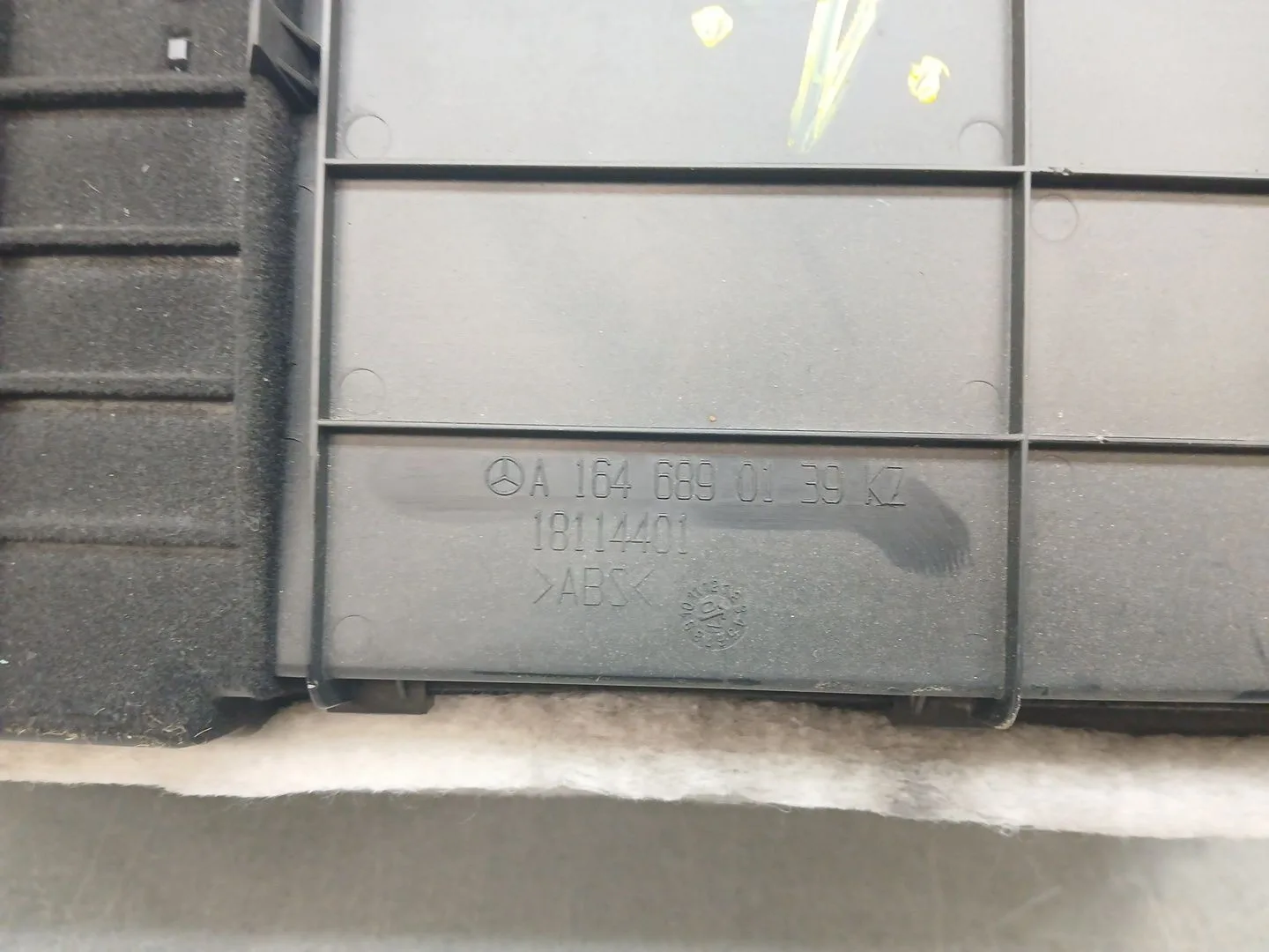 Guantera para Mercedes-Benz Clase M (W164)