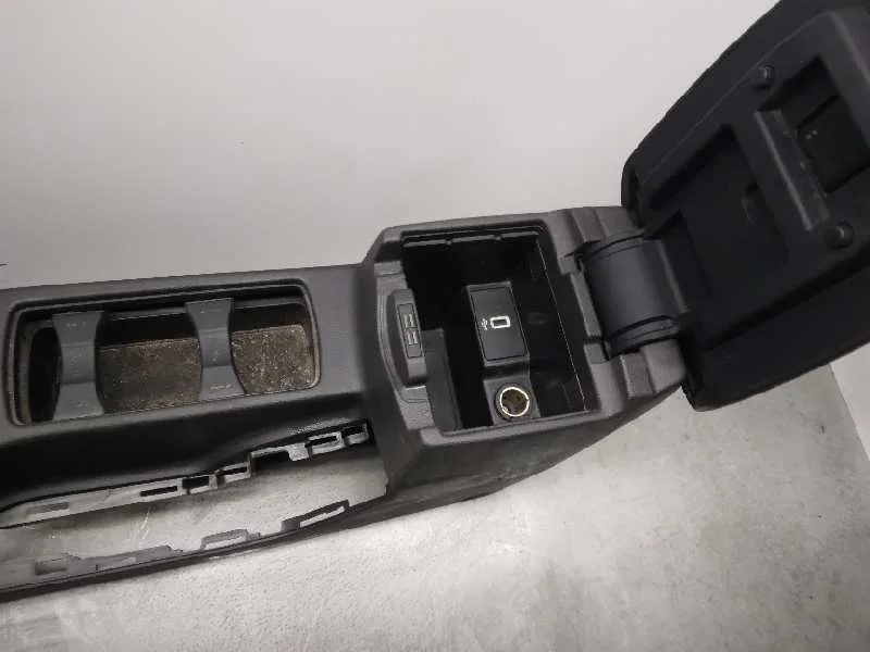 Apoyabrazos Central para Ford Focus Lim.