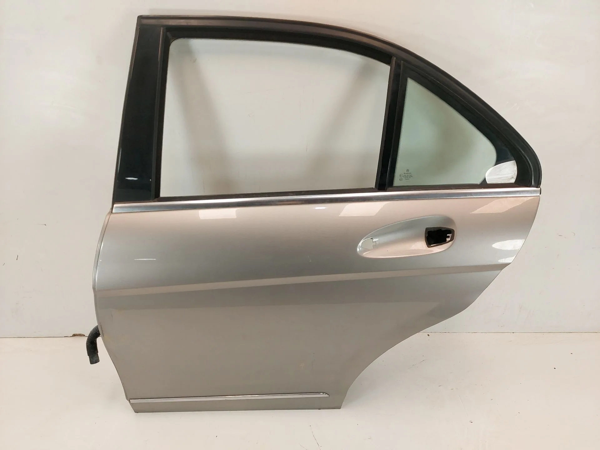 Puerta Trasera Izquierda para Mercedes-Benz Clase C (W204) Berlina