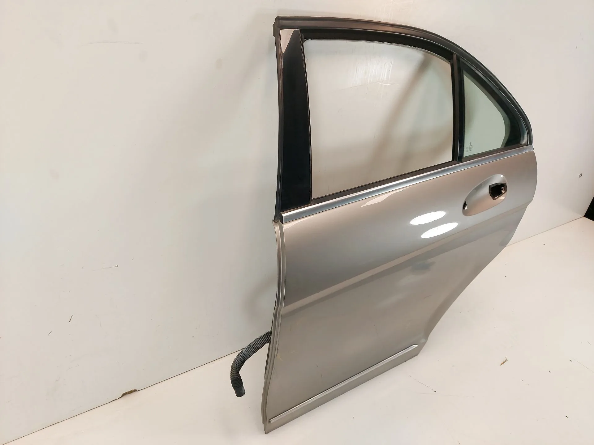 Puerta Trasera Izquierda para Mercedes-Benz Clase C (W204) Berlina