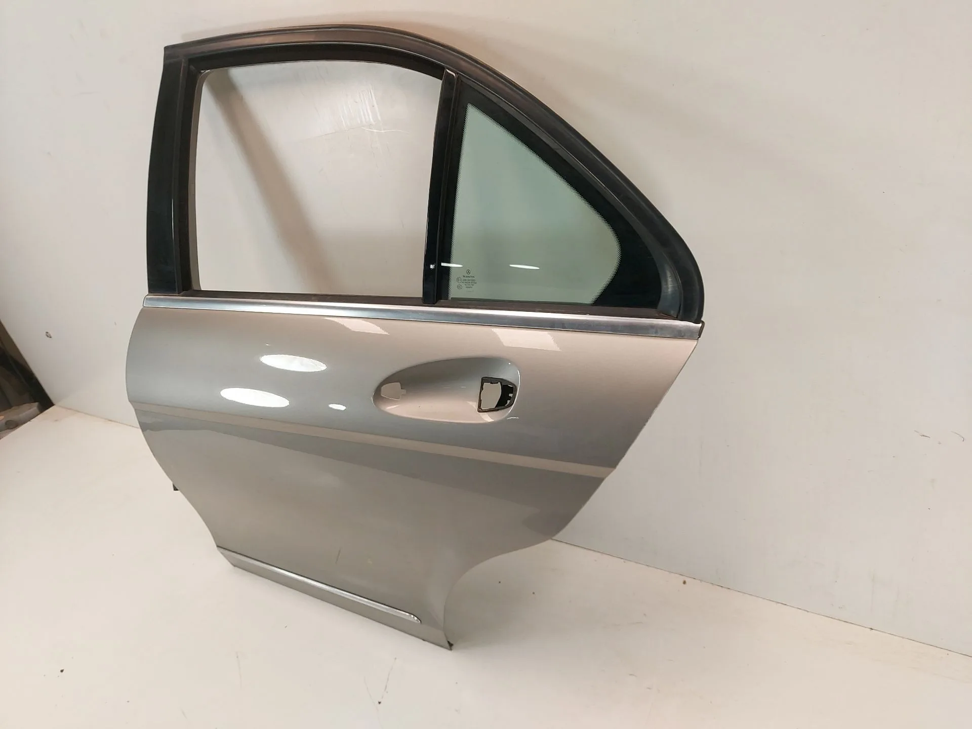 Puerta Trasera Izquierda para Mercedes-Benz Clase C (W204) Berlina