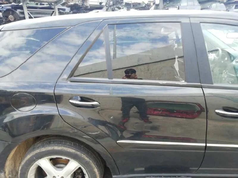 Puerta Trasera Derecha para Mercedes-Benz Clase M (W164)