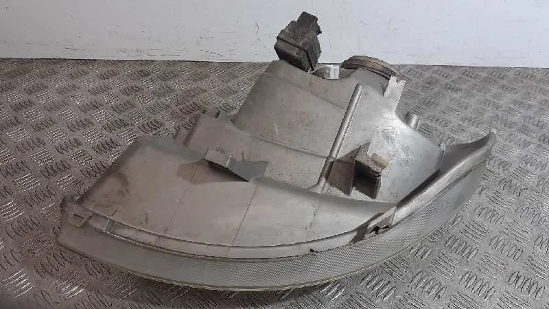 Faro Derecho para Nissan Primastar (X83)
