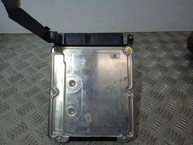 Centralita Motor Uce para Audi A5 Coupe (8T)