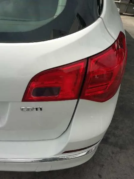 Piloto Trasero Derecho Interior para Opel Astra J Sports Tourer