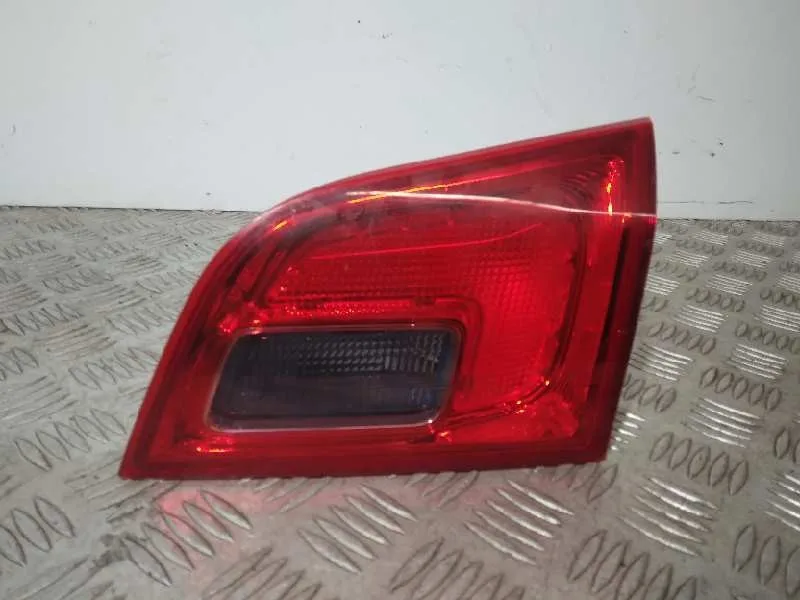 Piloto Trasero Derecho Interior para Opel Astra J Sports Tourer