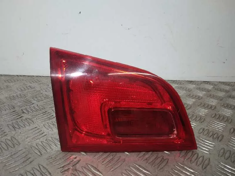 Piloto Trasero Izquierdo Interior para Opel Astra J Sports Tourer