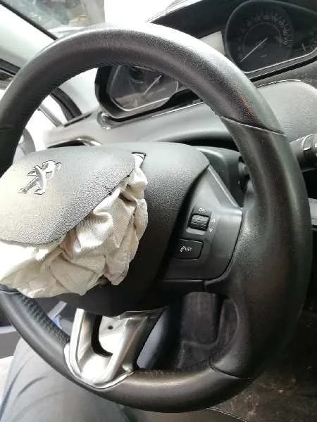 Volante para Peugeot 208