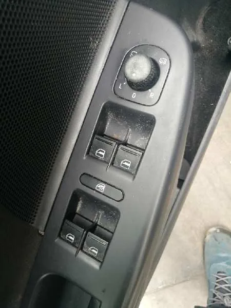 Mando Elevalunas Delantero Izquierdo para Volkswagen Jetta (1K2)