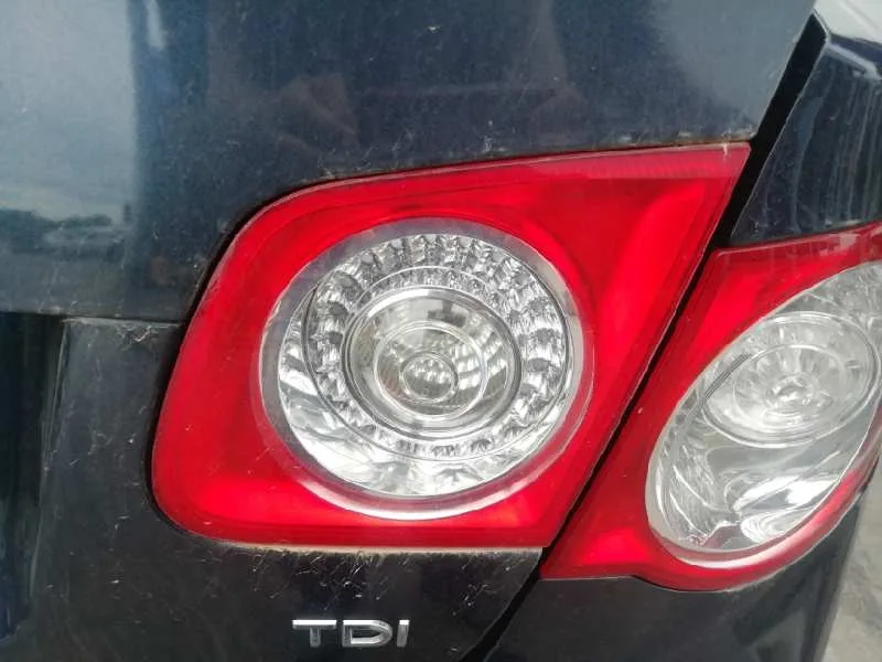 Piloto Trasero Derecho Interior para Volkswagen Jetta (1K2)