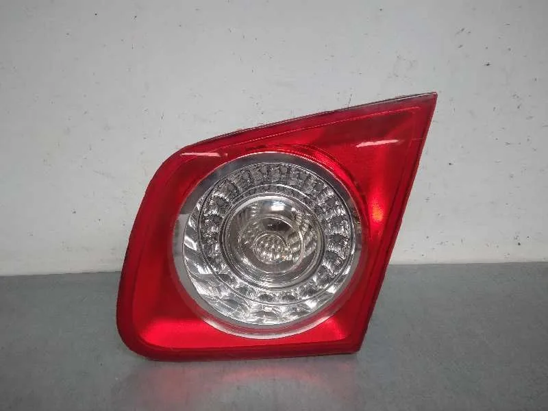 Piloto Trasero Derecho Interior para Volkswagen Jetta (1K2)