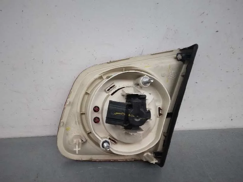 Piloto Trasero Izquierdo Interior para Volkswagen Jetta (1K2)