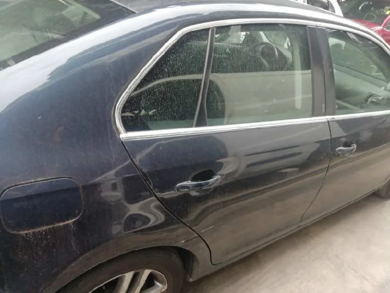 Puerta Trasera Derecha para Volkswagen Jetta (1K2)