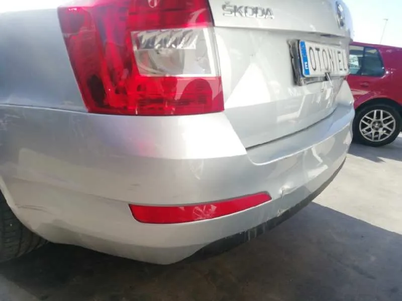 Paragolpes Trasero para Skoda Octavia Combi (5E5)