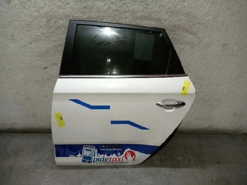 Puerta Trasera Izquierda para Kia Carens ( )