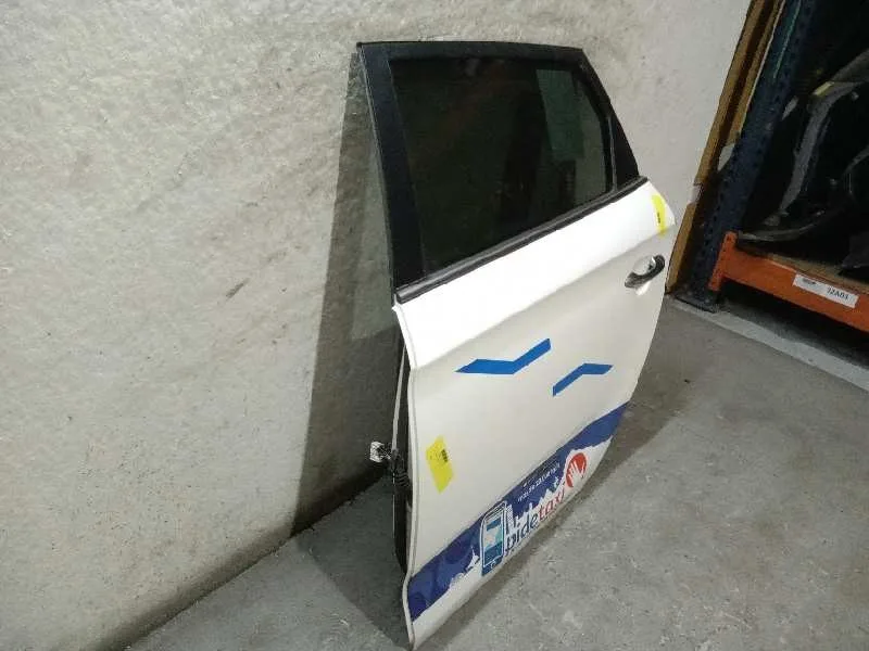 Puerta Trasera Izquierda para Kia Carens ( )