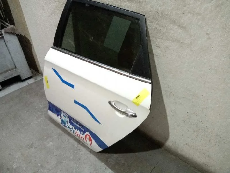 Puerta Trasera Izquierda para Kia Carens ( )