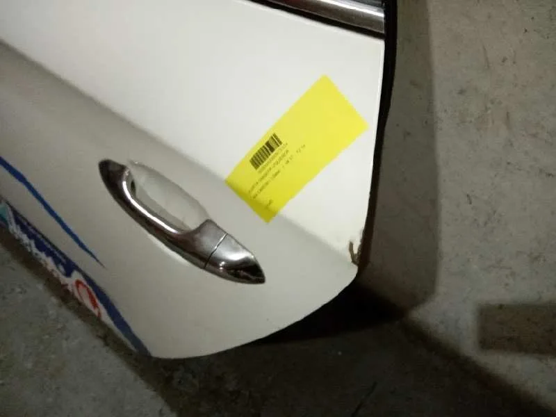 Puerta Trasera Izquierda para Kia Carens ( )