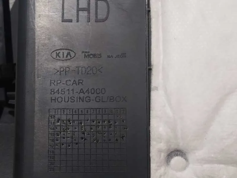 Guantera para Kia Carens ( )