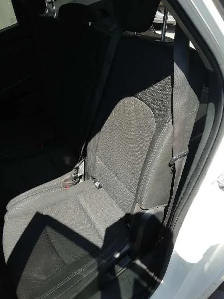 Asiento Trasero Izquierdo para Kia Carens ( )
