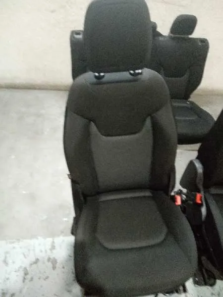 Juego Asientos Completo para Jeep Renegade