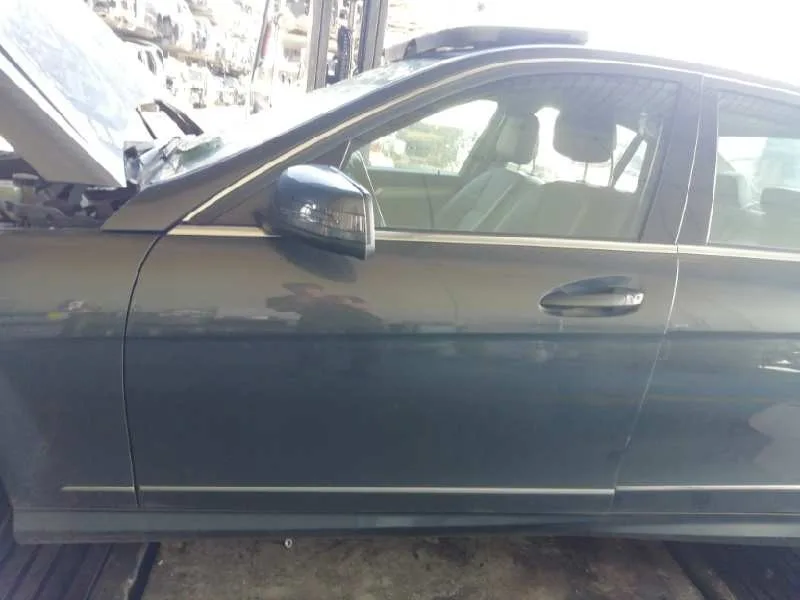 Puerta Delantera Izquierda para Mercedes-Benz Clase C (W204) Berlina