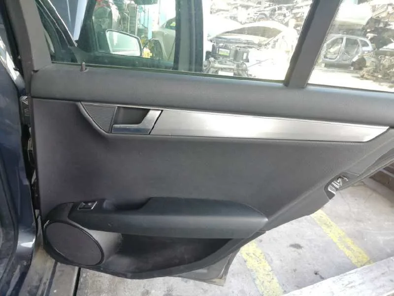 Guarnecido Puerta Trasera Derecha para Mercedes-Benz Clase C (W204) Berlina