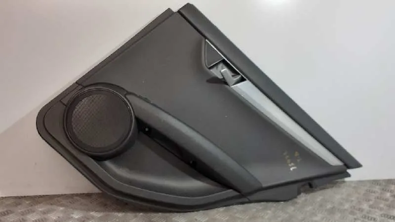 Guarnecido Puerta Trasera Derecha para Mercedes-Benz Clase C (W204) Berlina