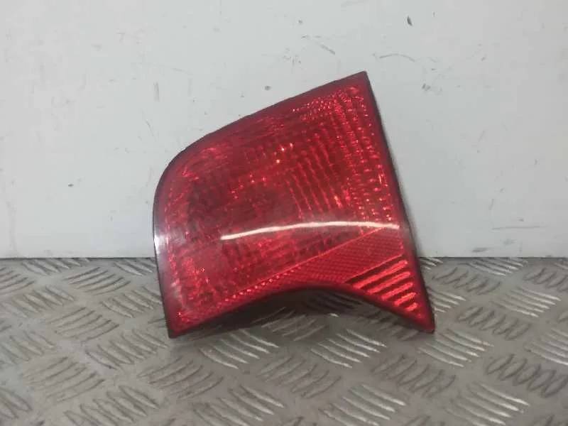 Piloto Trasero Derecho Interior para Audi A4 Berlina (8E)