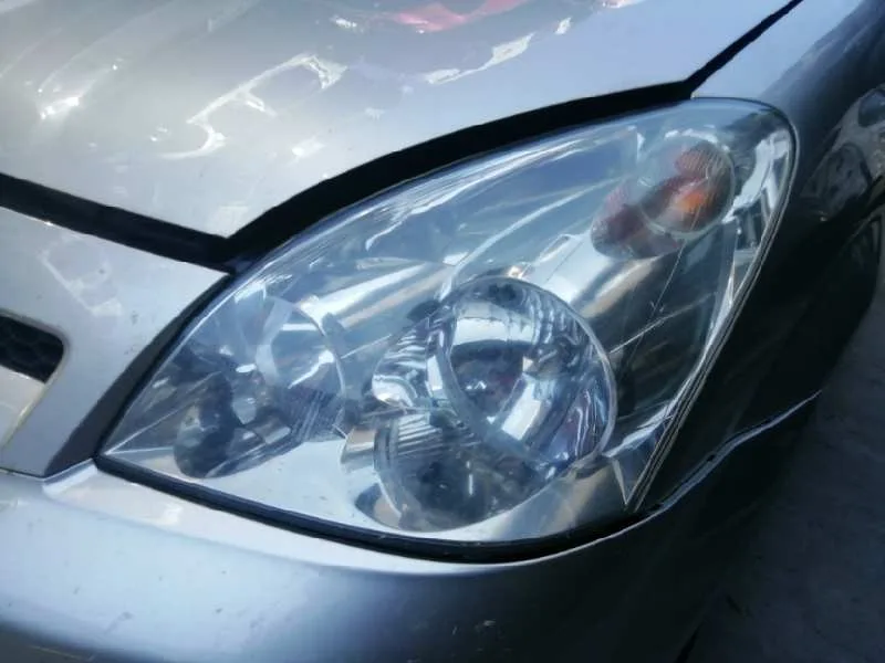 Faro Izquierdo para Toyota Corolla Verso (R1)