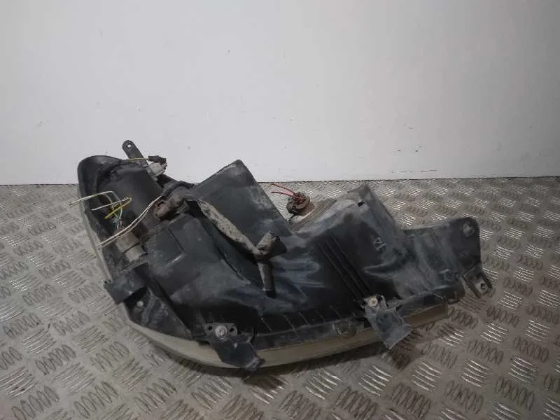 Faro Izquierdo para Toyota Corolla Verso (R1)