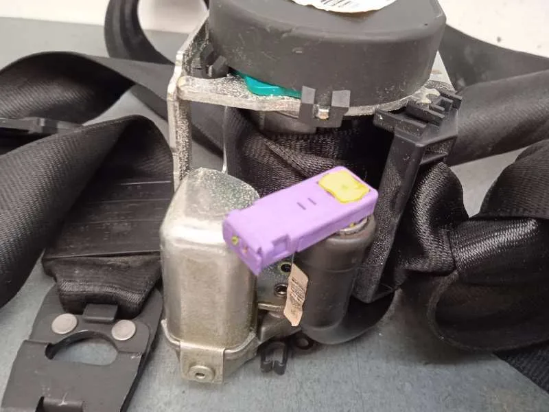Pretensor Airbag Derecho para Audi A6 Berlina (4F2)