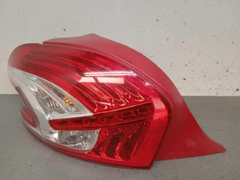 Piloto Trasero Izquierdo para Peugeot 208