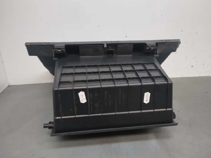 Guantera para Nissan Micra V (K14)
