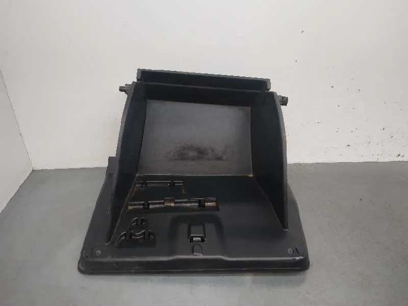 Guantera para Nissan Micra V (K14)