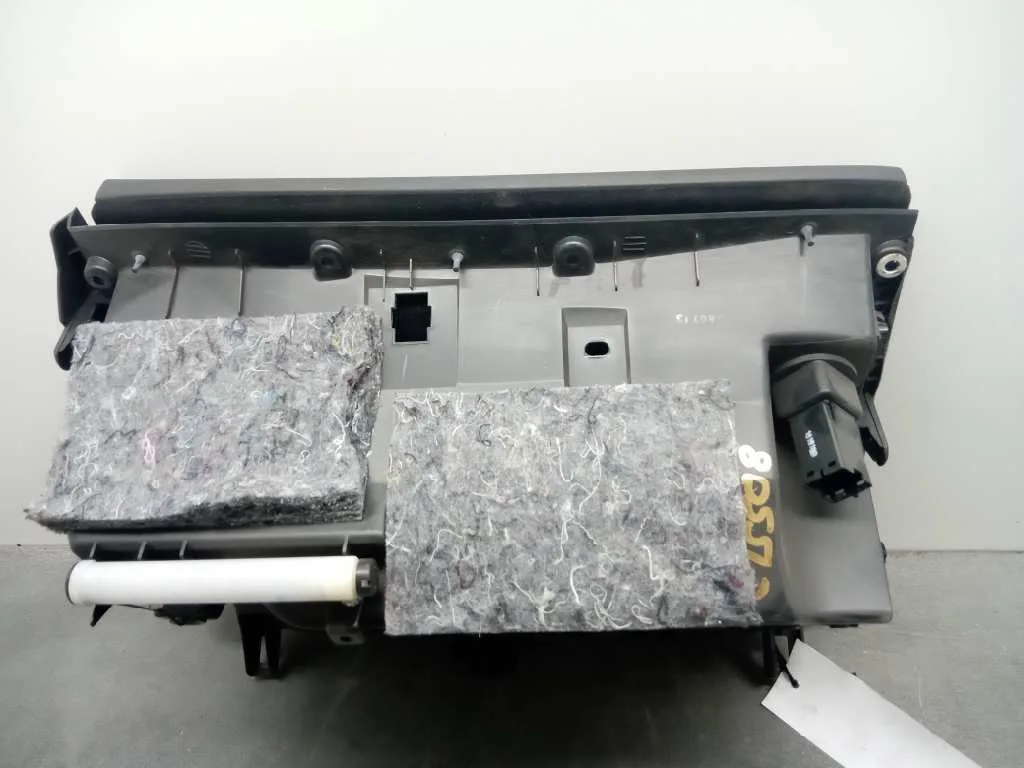 Guantera para Infiniti Q50