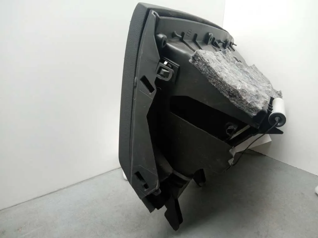 Guantera para Infiniti Q50