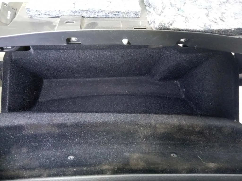 Guantera para Infiniti Q50