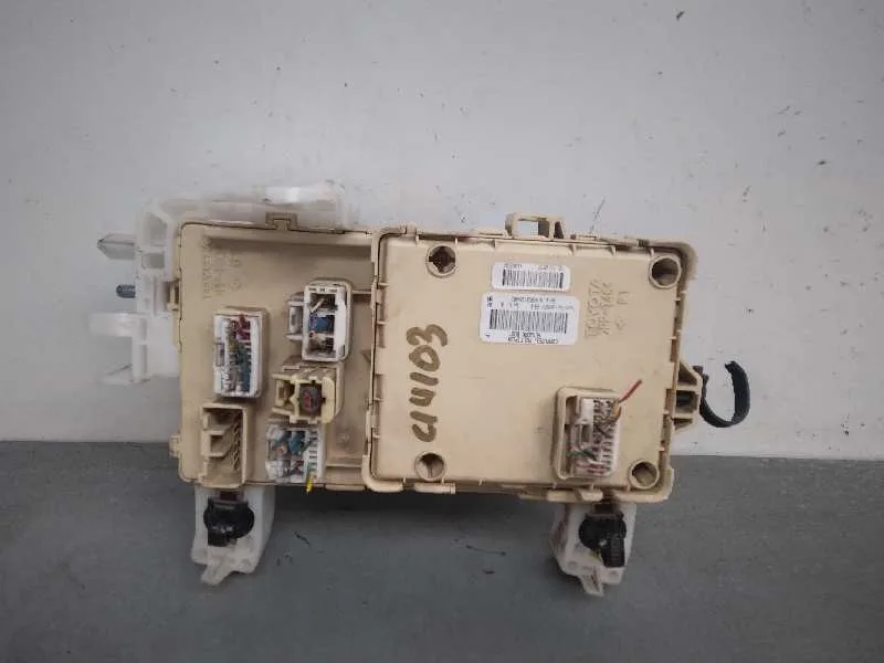 Caja Reles / Fusibles para Toyota Corolla Verso (R1)