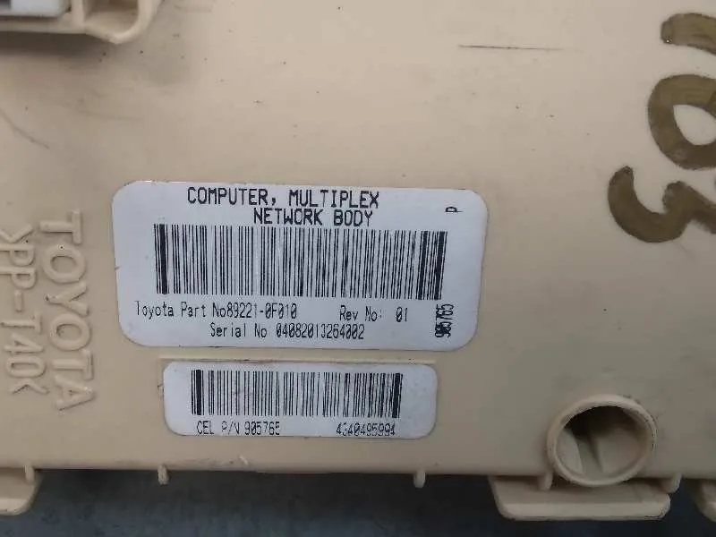 Caja Reles / Fusibles para Toyota Corolla Verso (R1)